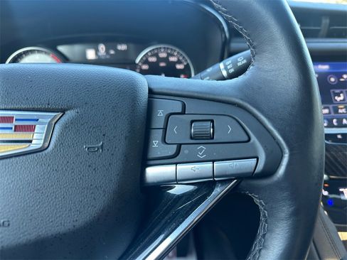 Used 2025 Cadillac XT6 Premium Luxury image 33