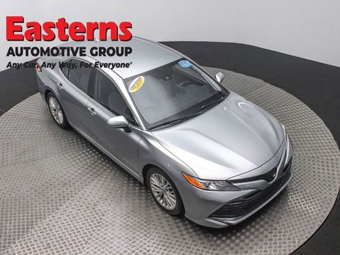Used 2019 Toyota Camry XLE image 3