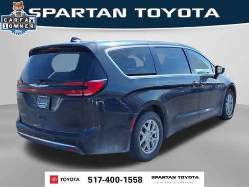 Used 2023 Chrysler Pacifica Touring-L FWD image 6