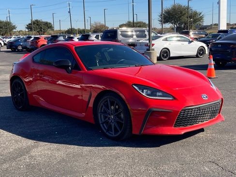 Used 2023 Toyota GR86 Premium image 3