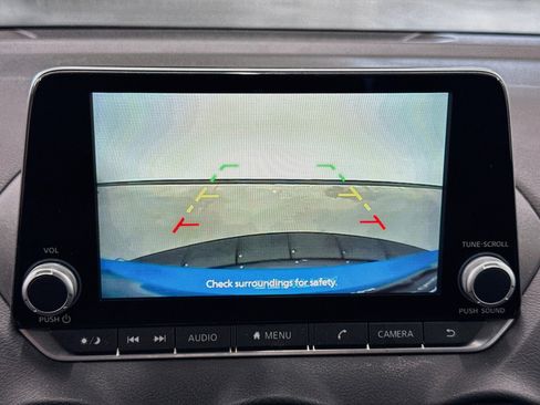Used 2025 Nissan Sentra SR FWD image 22