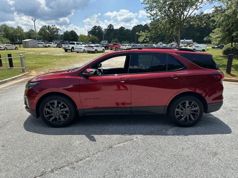 Used 2022 Chevrolet Equinox RS w/ Infotainment Package image 8