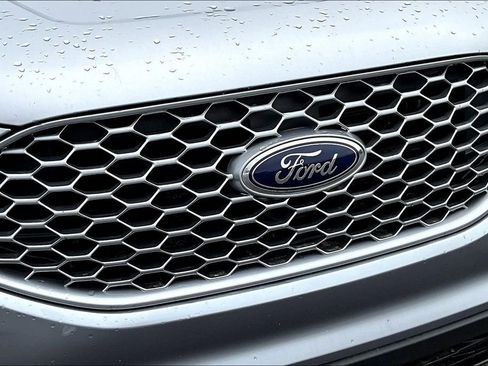 Used 2024 Ford Edge SE image 28