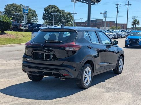 New 2025 Nissan Kicks Play S image 3