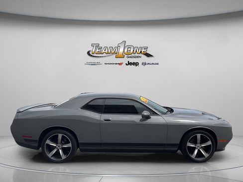 Used 2019 Dodge Challenger SXT image 9