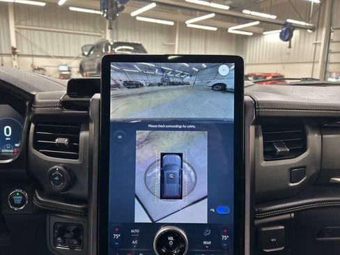 Used 2023 Ford Expedition Platinum image 21