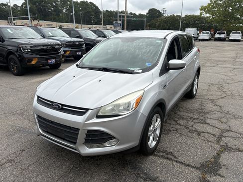 Used 2016 Ford Escape SE FWD image 1