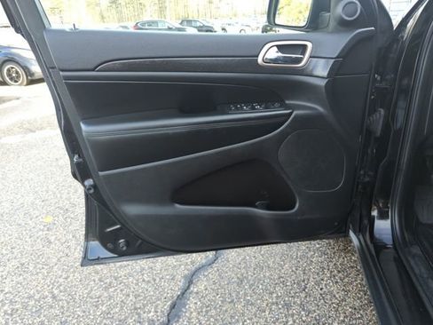 Used 2017 Jeep Grand Cherokee Laredo w/ Quick Order Package 23E image 13