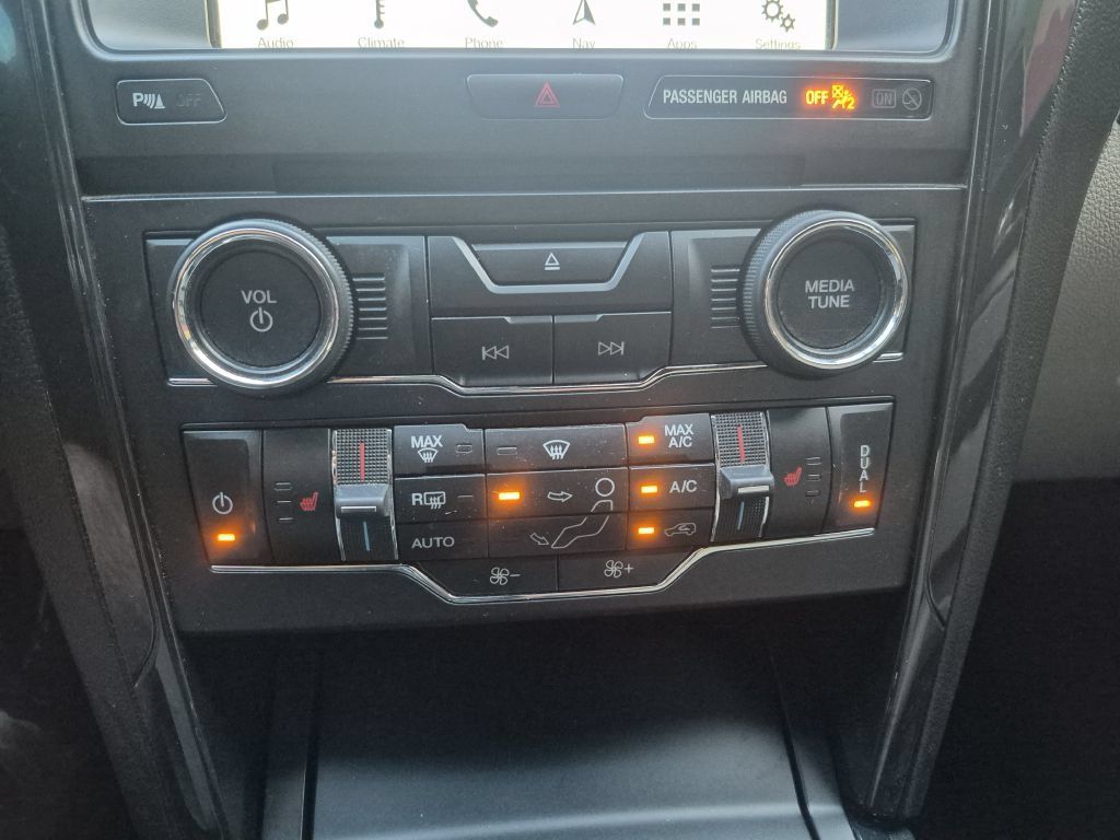 Used 2018 Ford Explorer XLT w/ Equipment Group 202A FWD image 28