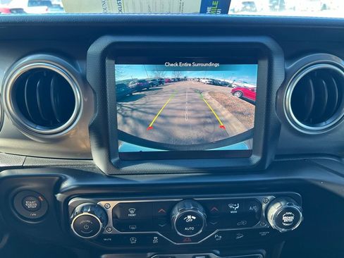 Used 2020 Jeep Wrangler Unlimited Sahara image 36