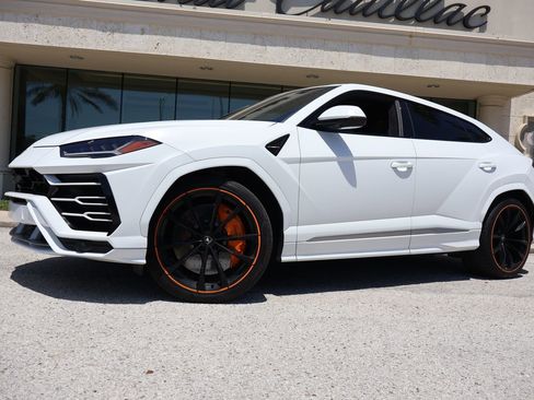Used 2022 Lamborghini Urus AWD/4WD image 1
