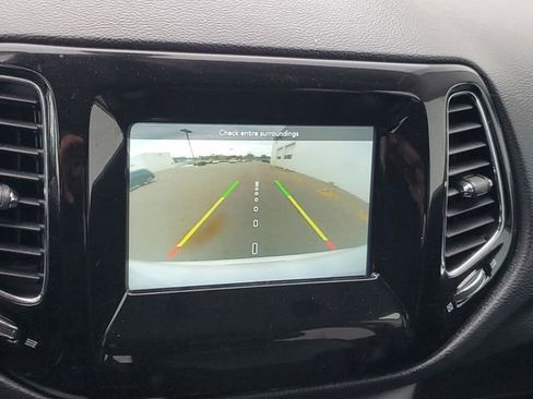 Used 2021 Jeep Compass Latitude image 23