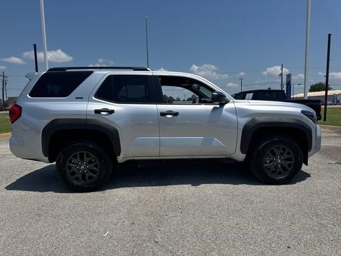 Used 2025 Toyota 4Runner SR5 AWD/4WD image 7