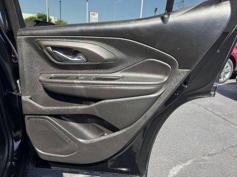 Used 2022 GMC Terrain SLE FWD image 21