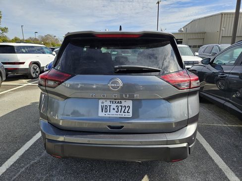 Used 2024 Nissan Rogue S image 7