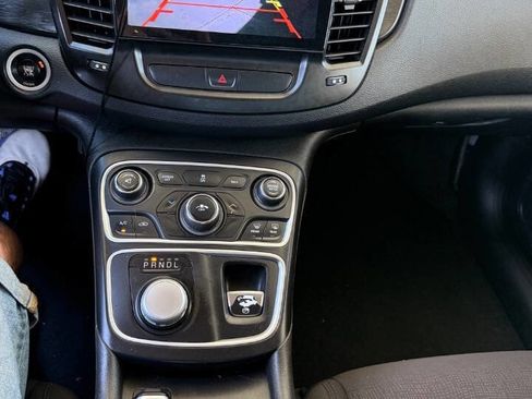 Used 2015 Chrysler 200 Limited image 21