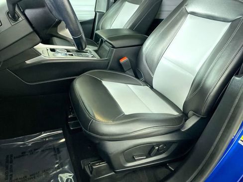 Used 2022 Ford Explorer XLT w/ Equipment Group 202A image 19