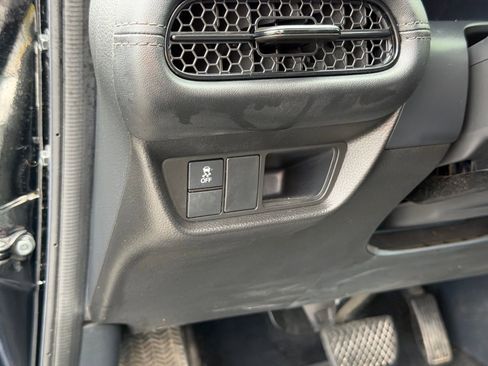 Used 2024 Honda HR-V LX image 14