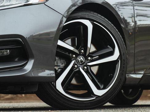 Used 2018 Honda Accord Sport image 3