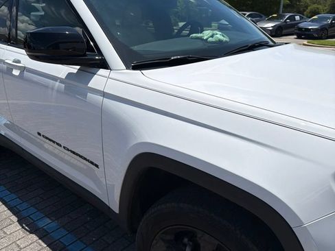 Used 2023 Jeep Grand Cherokee Limited w/ Black Appearance Package RWD image 16