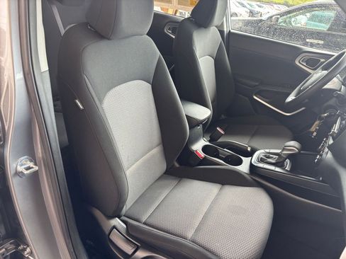 Used 2025 Kia Soul LX w/ LX Technology Package image 34