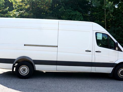 Used 2016 Freightliner Sprinter 2500 image 6