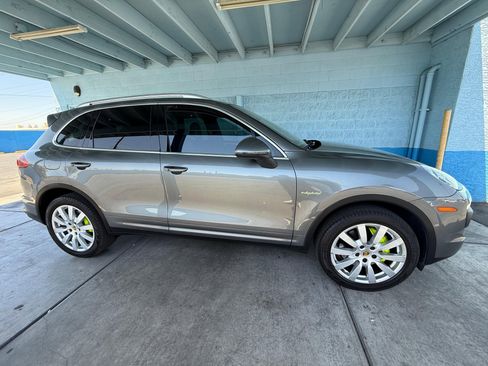 Used 2016 Porsche Cayenne S AWD/4WD image 2