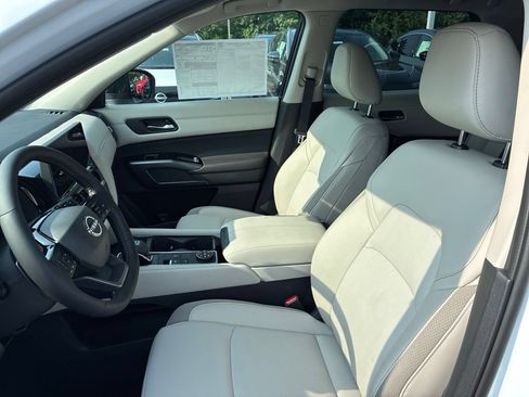 New 2026 Nissan Pathfinder SL AWD/4WD image 16