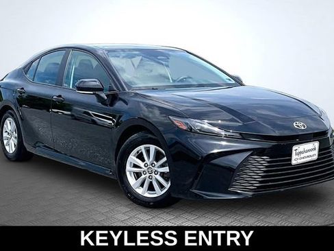 Used 2025 Toyota Camry LE FWD image 5
