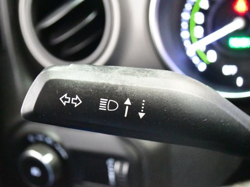 Used 2023 Jeep Wrangler Unlimited w/ Sun & Screen Package image 32