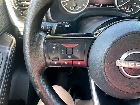 Used 2022 Nissan Rogue SV FWD image 23