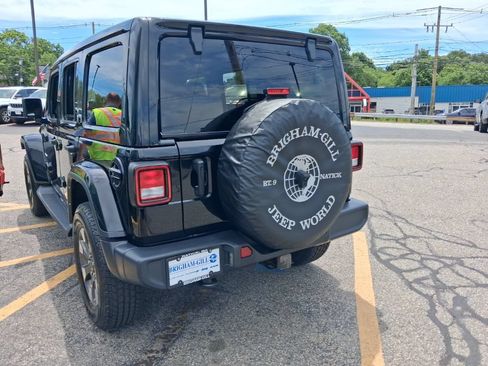 Used 2022 Jeep Wrangler Unlimited Sahara w/ Cold Weather Group AWD/4WD image 8