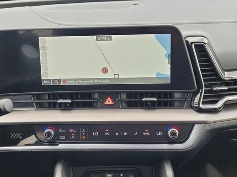 Used 2024 Kia Sportage EX image 14