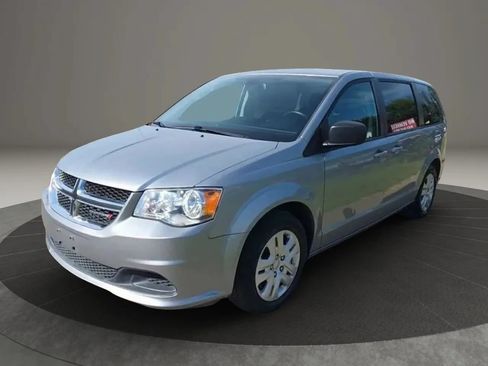 Used 2018 Dodge Grand Caravan SE w/ UConnect Hands-Free Group FWD image 3