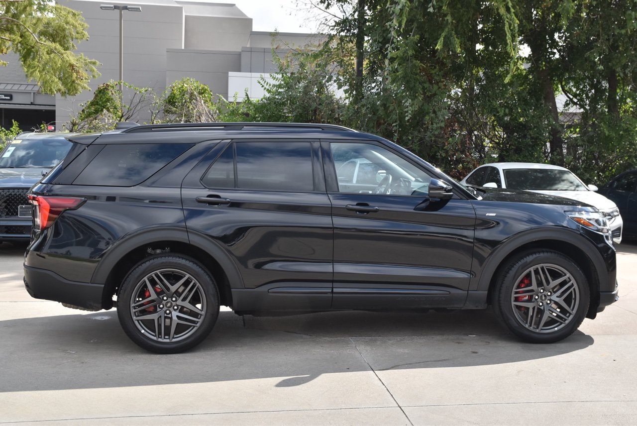 Used 2025 Ford Explorer ST-Line w/ ST-Line Street Pack AWD/4WD image 6