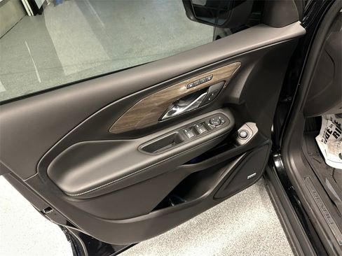 Used 2024 GMC Terrain Denali w/ Black Diamond Edition image 10