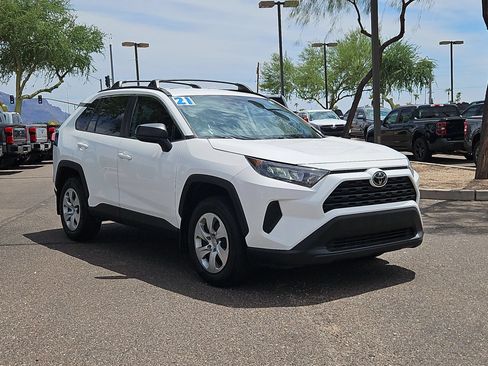 Used 2021 Toyota RAV4 LE FWD image 3