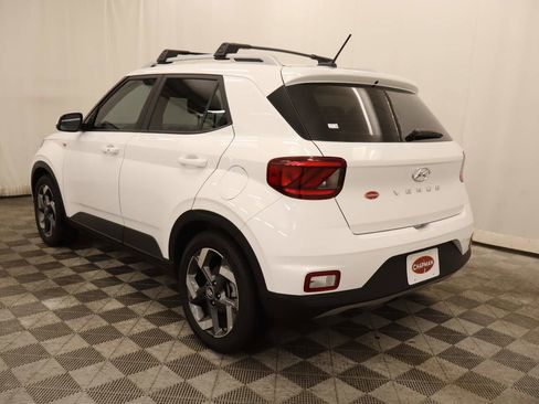 Used 2026 Hyundai Venue SEL FWD image 3