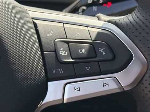 Certified 2026 Volkswagen Tiguan SE R-Line FWD image 23