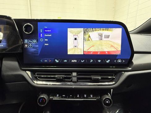 Used 2025 Chevrolet Equinox EV RS image 26