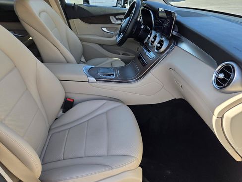 Used 2022 Mercedes-Benz GLC 300 w/ Premium Package Lite image 28