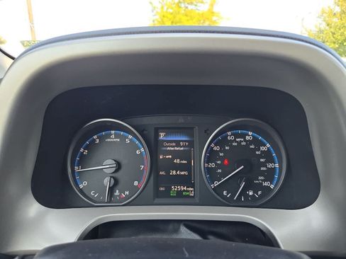 Used 2018 Toyota RAV4 XLE FWD image 32