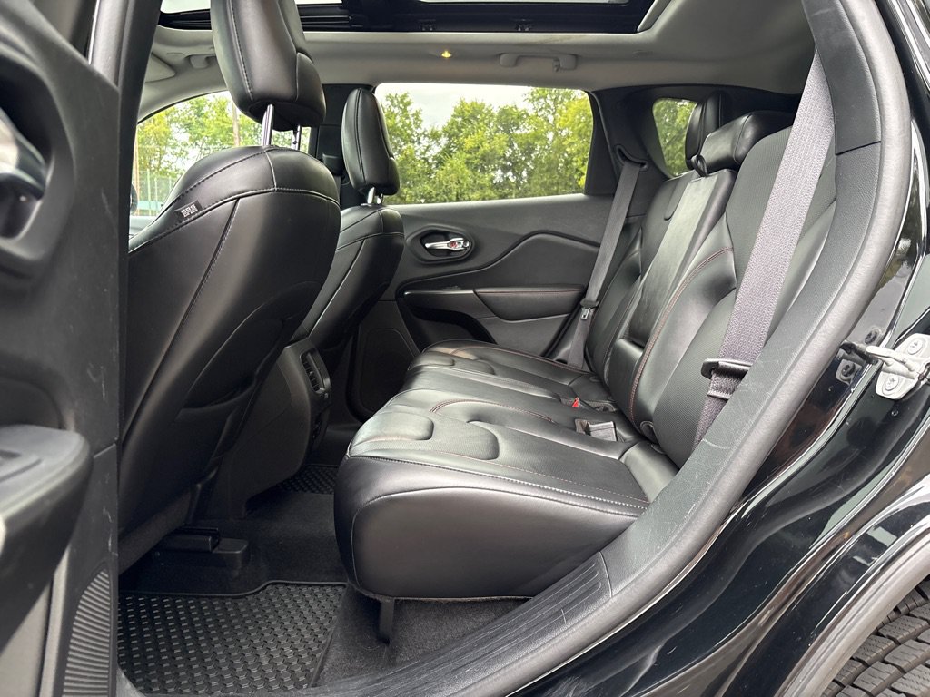 Used 2020 Jeep Cherokee Trailhawk AWD/4WD image 14