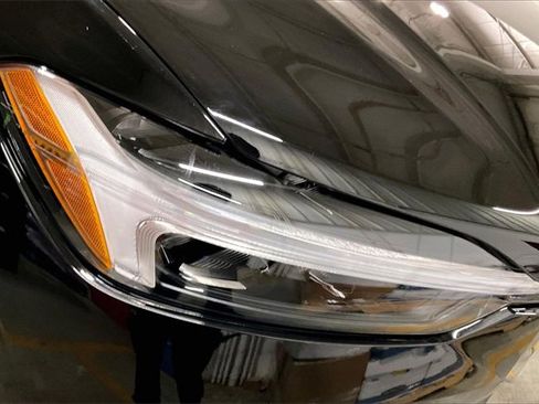 Certified 2023 Volvo XC60 B5 Core image 30