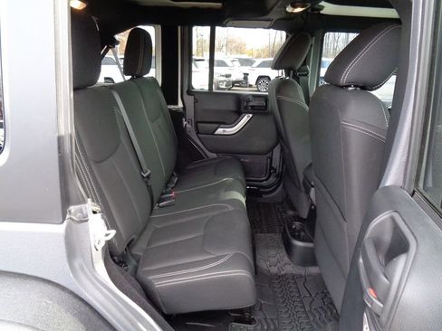 Certified 2017 Jeep Wrangler Unlimited Rubicon w/ Connectivity Group image 9