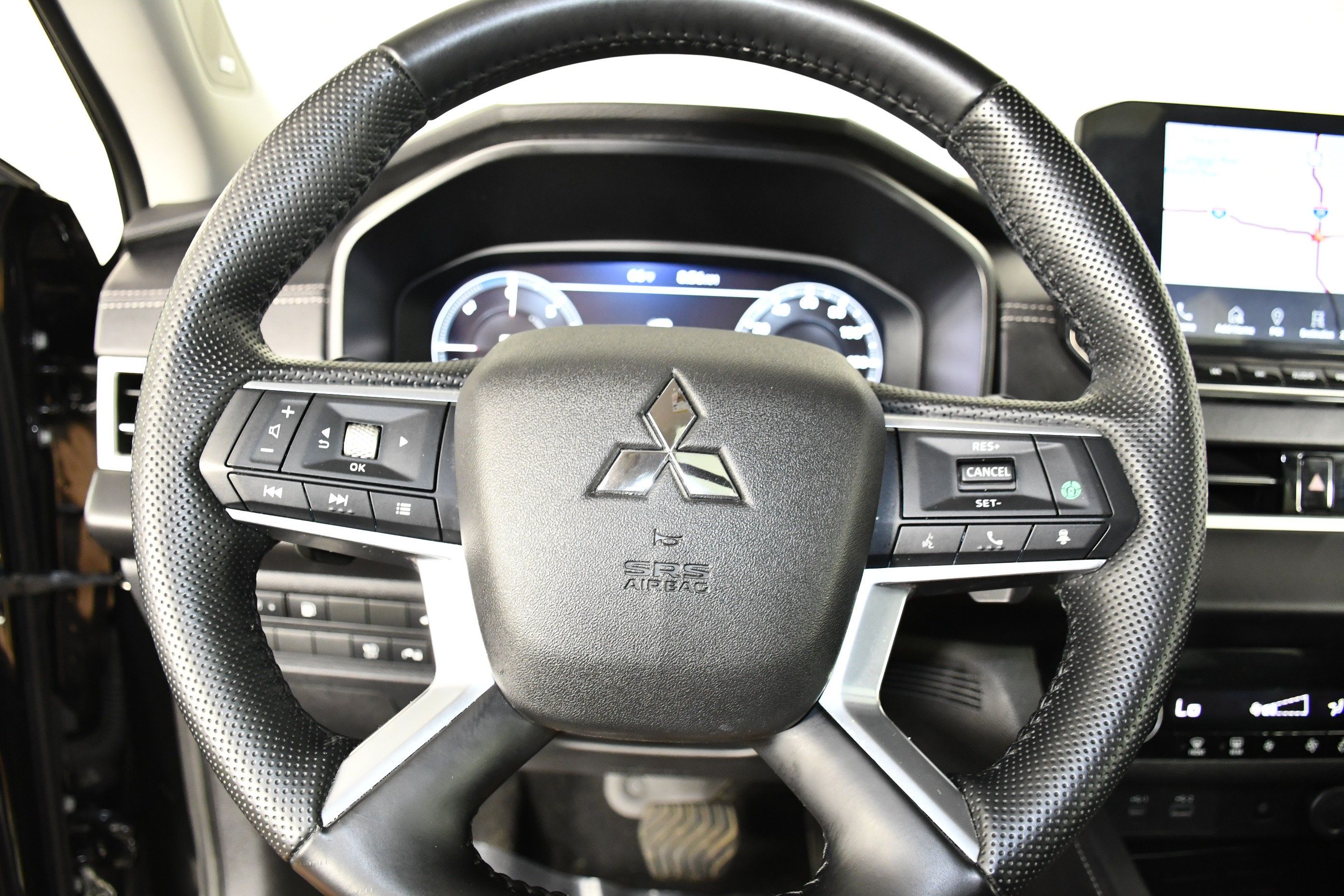 Used 2025 Mitsubishi Outlander SE AWD/4WD image 19