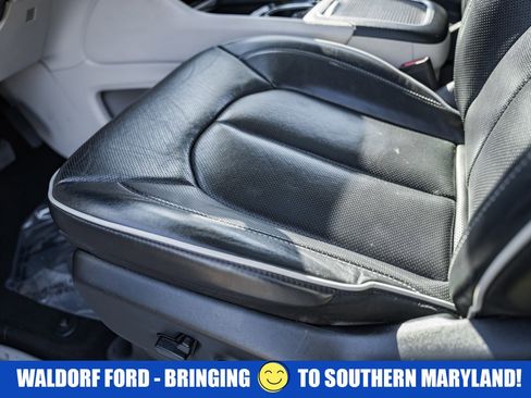 Used 2023 Chrysler Pacifica Limited image 35