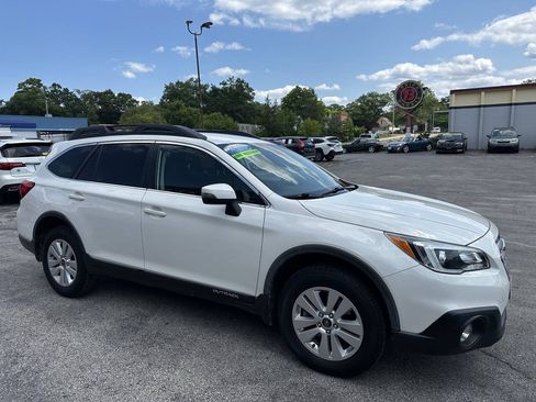 Used 2015 Subaru Outback 2.5i Premium AWD/4WD image 3