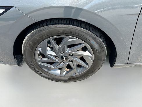 Used 2024 Hyundai Elantra SEL FWD image 33