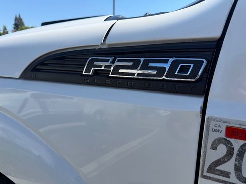 Used 2015 Ford F250 XL w/ Camper Package image 24